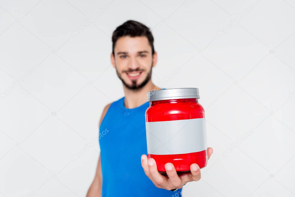 Atleta che si allena con alimentazione mirata